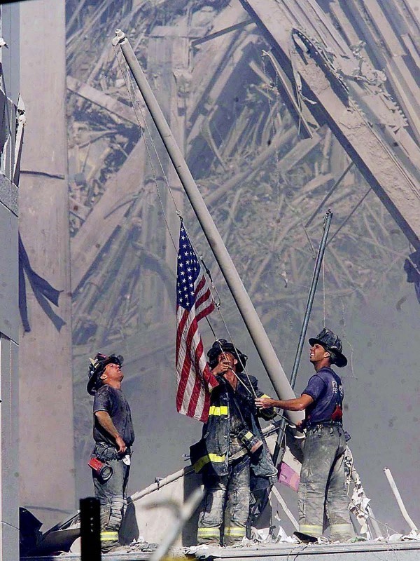 Historic moments - 9-11 raising the flag
